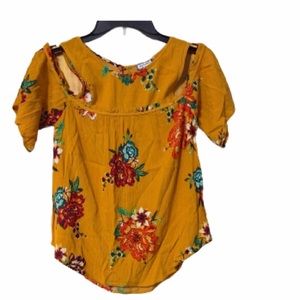 Cold shoulder crinkle top size small